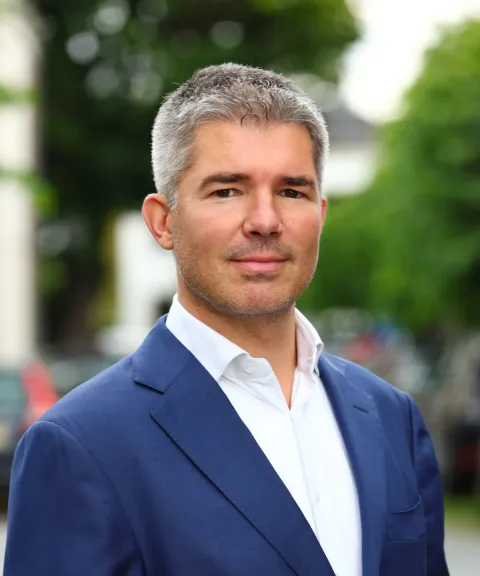 Portret van Chris Beekman, eigenaar en uitvaartverzorger bij Mea Vota